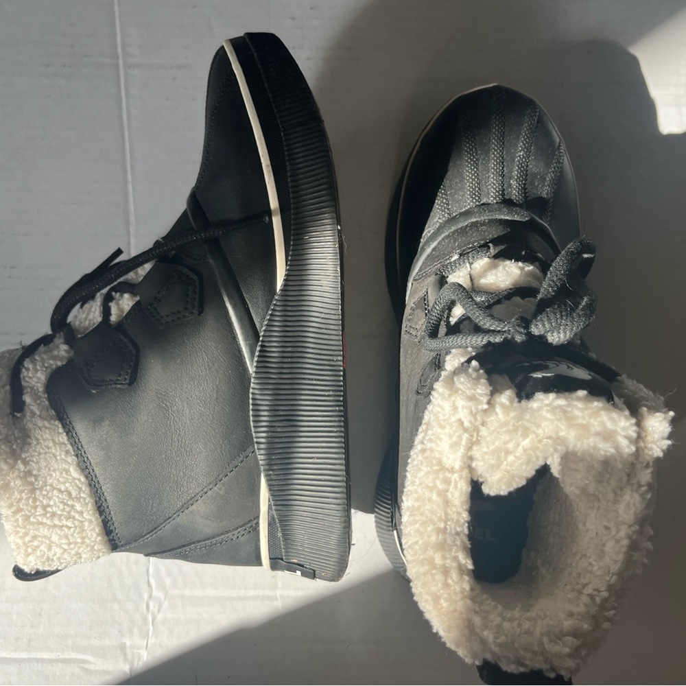 Black Winter Boots with Fur Lining